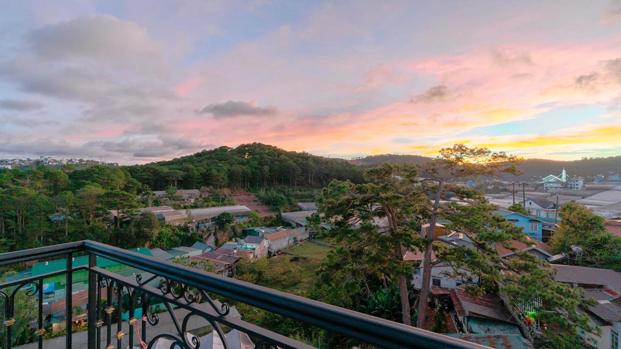 Pine View Hotel Dalat Exterior photo